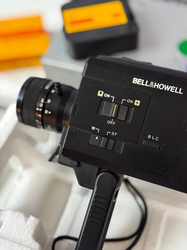 Bell & Howell T30 XL Super 8 Camera + Box, Manual (Film Tested) - photo 2