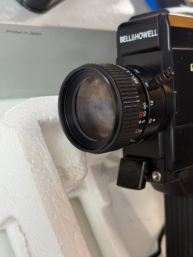 Bell & Howell T30 XL Super 8 Camera + Box, Manual (Film Tested) - photo 3