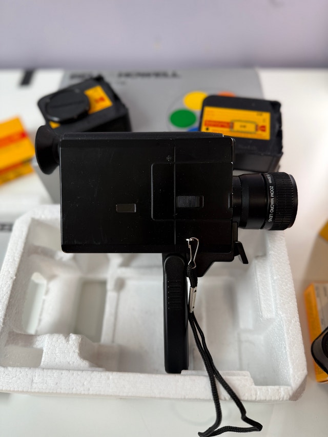 Bell & Howell T30 XL Super 8 Camera + Box, Manual (Film Tested) - photo 5