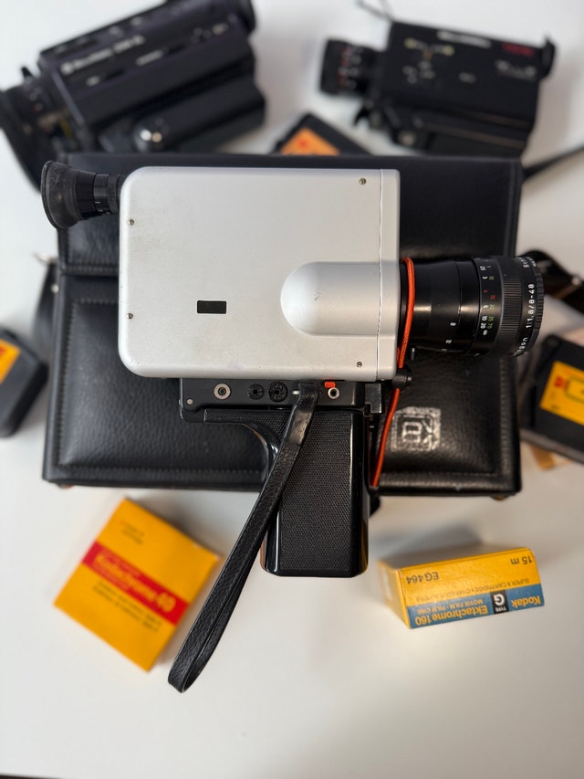 Nizo 481 Super 8 Camera with Light Meter Upgrade (Film Tested) - photo 2
