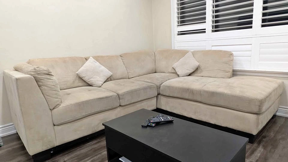 L-Shaped Sectional with Chaise (5 Seater)