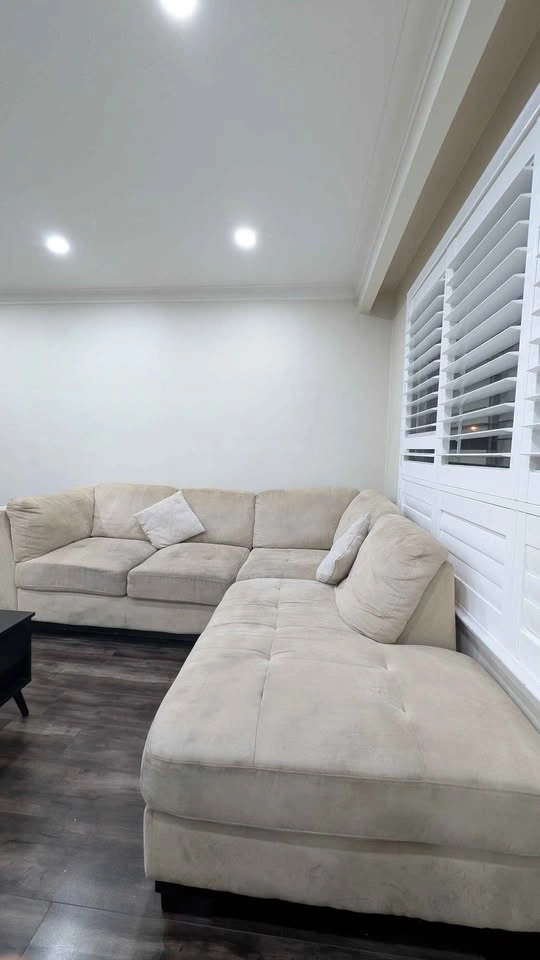 L-Shaped Sectional with Chaise (5 Seater) - photo 4