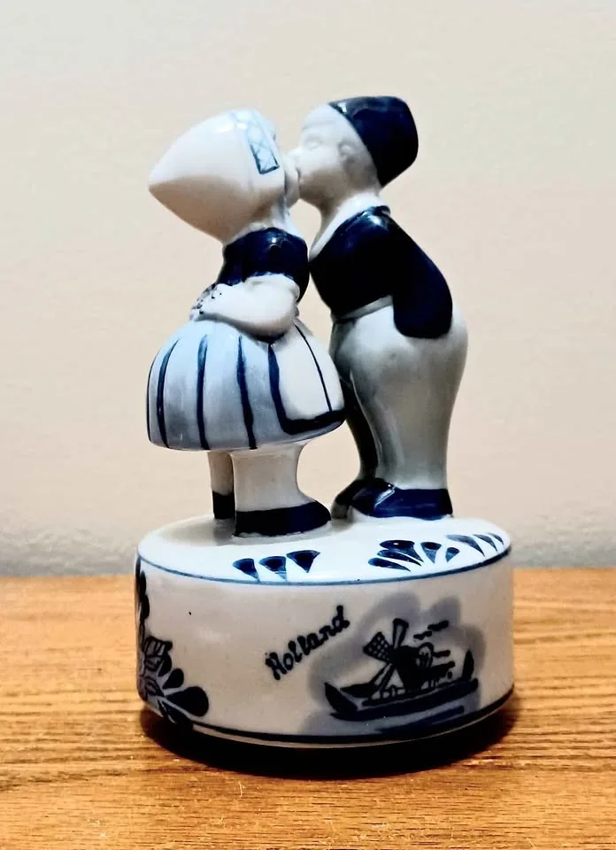 Vtg.Hand Painted Delft Music Box