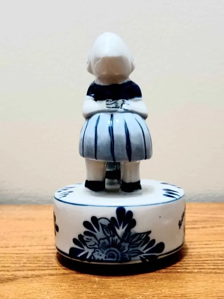 Vtg.Hand Painted Delft Music Box image indicator(2)