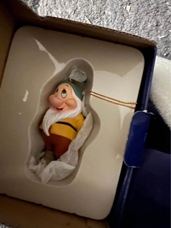 DCO Disney Vintage Christmas Ornament - Bashful Dwarf - photo 3