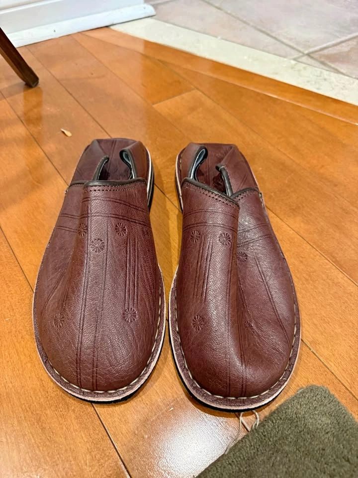 New Brown Leather Slippers w Embossed Design