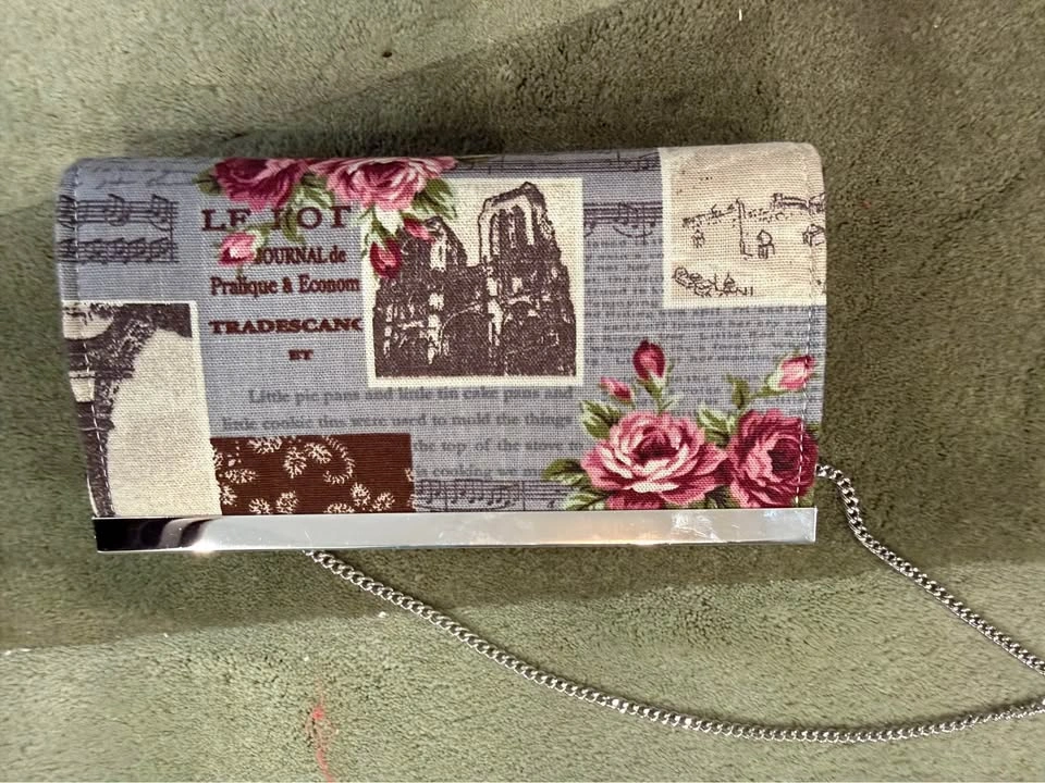 Paris Theme Roses Eiffel Tower Clutch Bag Wallet with Chain Stra - photo 3