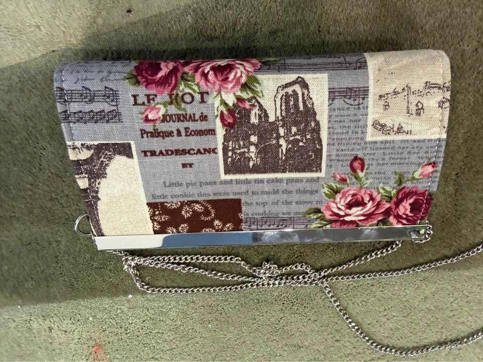 Paris Theme Roses Eiffel Tower Clutch Bag Wallet with Chain Stra - photo 4