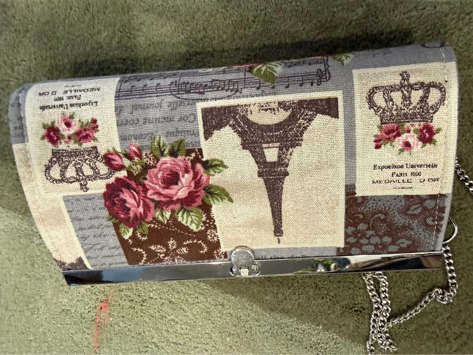 Paris Theme Roses Eiffel Tower Clutch Bag Wallet with Chain Stra - photo 5