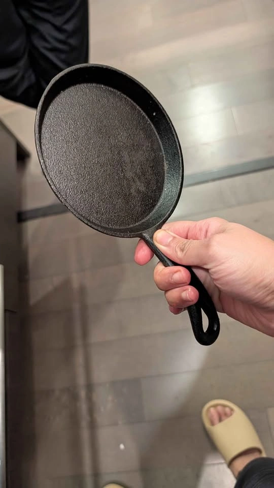 Cast Iron Pans + Skillet - photo 2