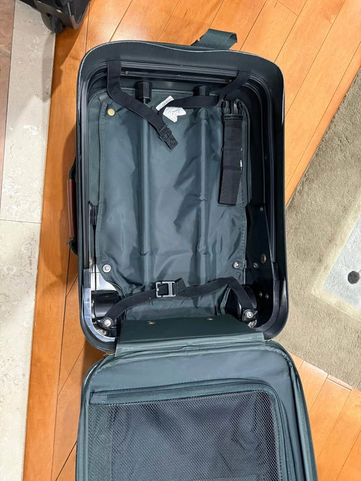 Samsonite Rolling Suitcase Carry-on - photo 2