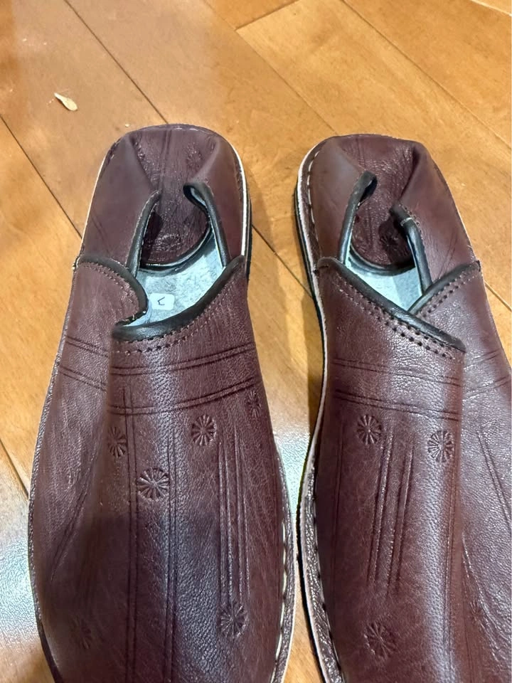 New Brown Leather Slippers w Embossed Design - photo 2
