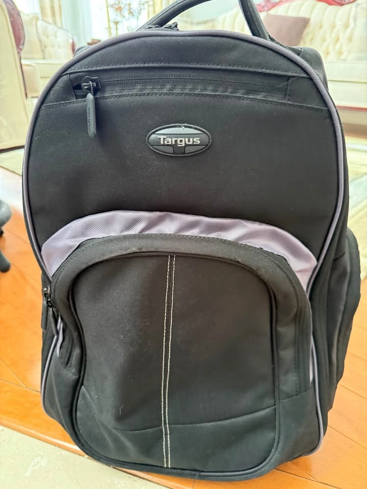 Targus Black and Grey Backpack - photo 2