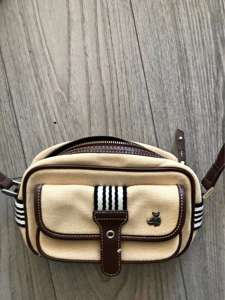 Vintage Tennie Weenie Cross Body Bag. Gold bear era. Great shape