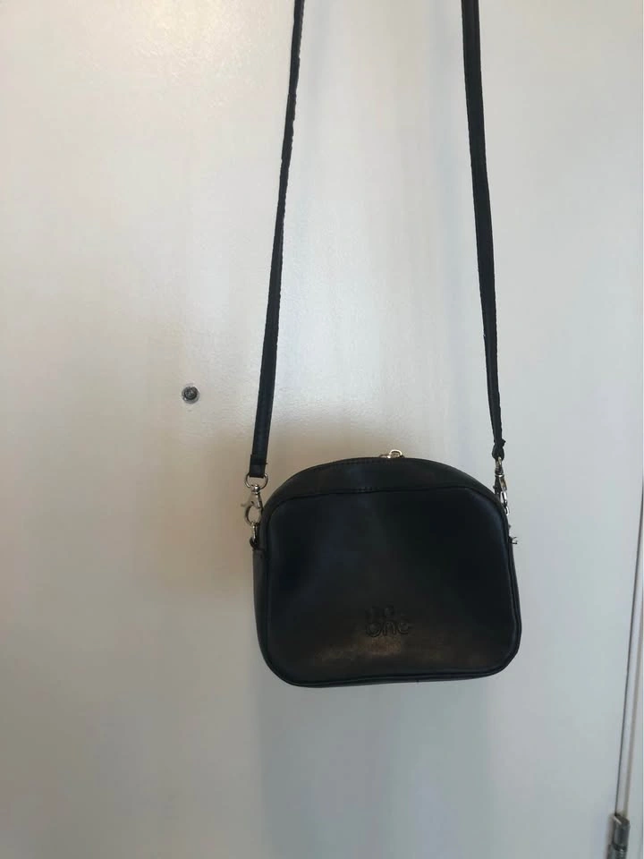 Super Cute Novin Charm Black Leather Cross Body Bag. - photo 2