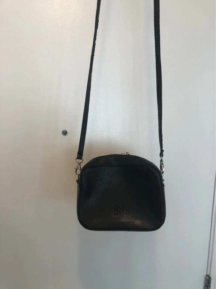 Super Cute Novin Charm Black Leather Cross Body Bag. - photo 3