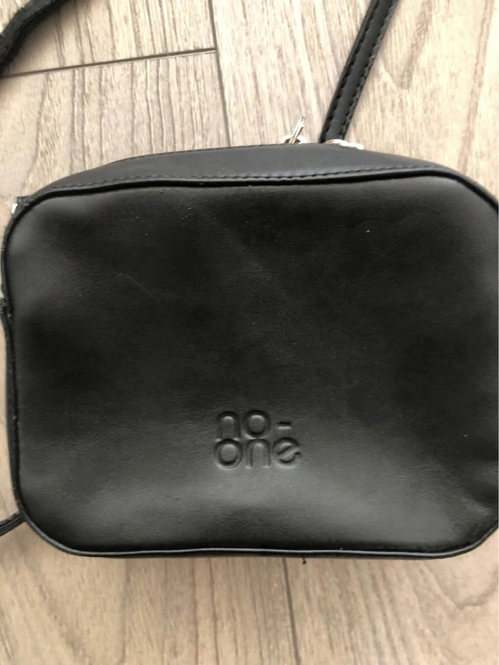 Super Cute Novin Charm Black Leather Cross Body Bag. - photo 4