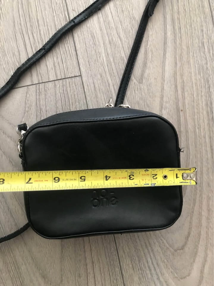 Super Cute Novin Charm Black Leather Cross Body Bag. - photo 5
