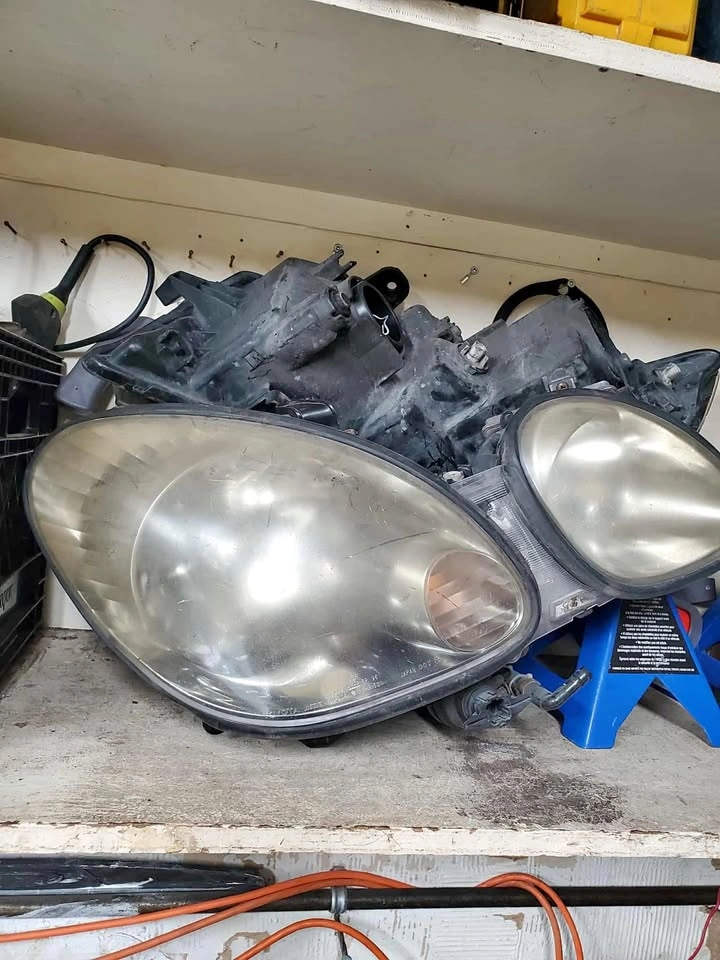 1998-2005 Lexus GS300/GS400 Passenger Headlight