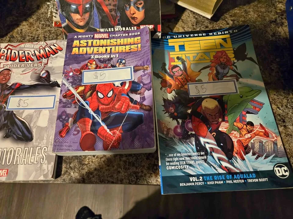 Marvel DC Comics / Graphic Novels thumbnail