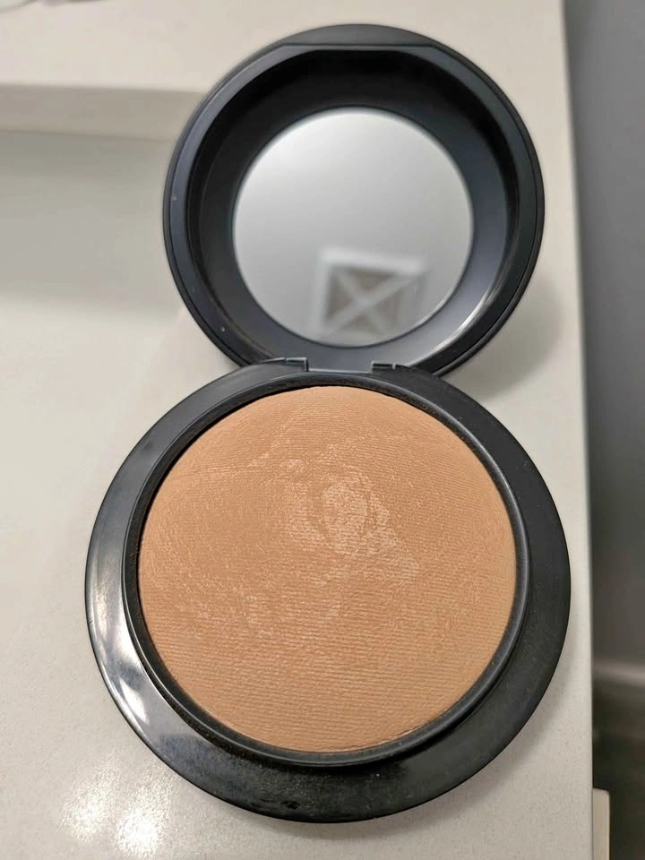 MAC Mineralize Skinfinish Medium Dark