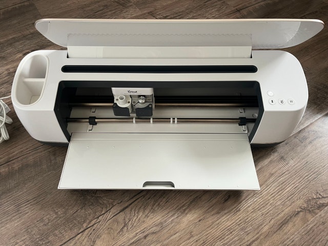 Cricut Maker (Champagne) + Vinyl Bundle - photo 4
