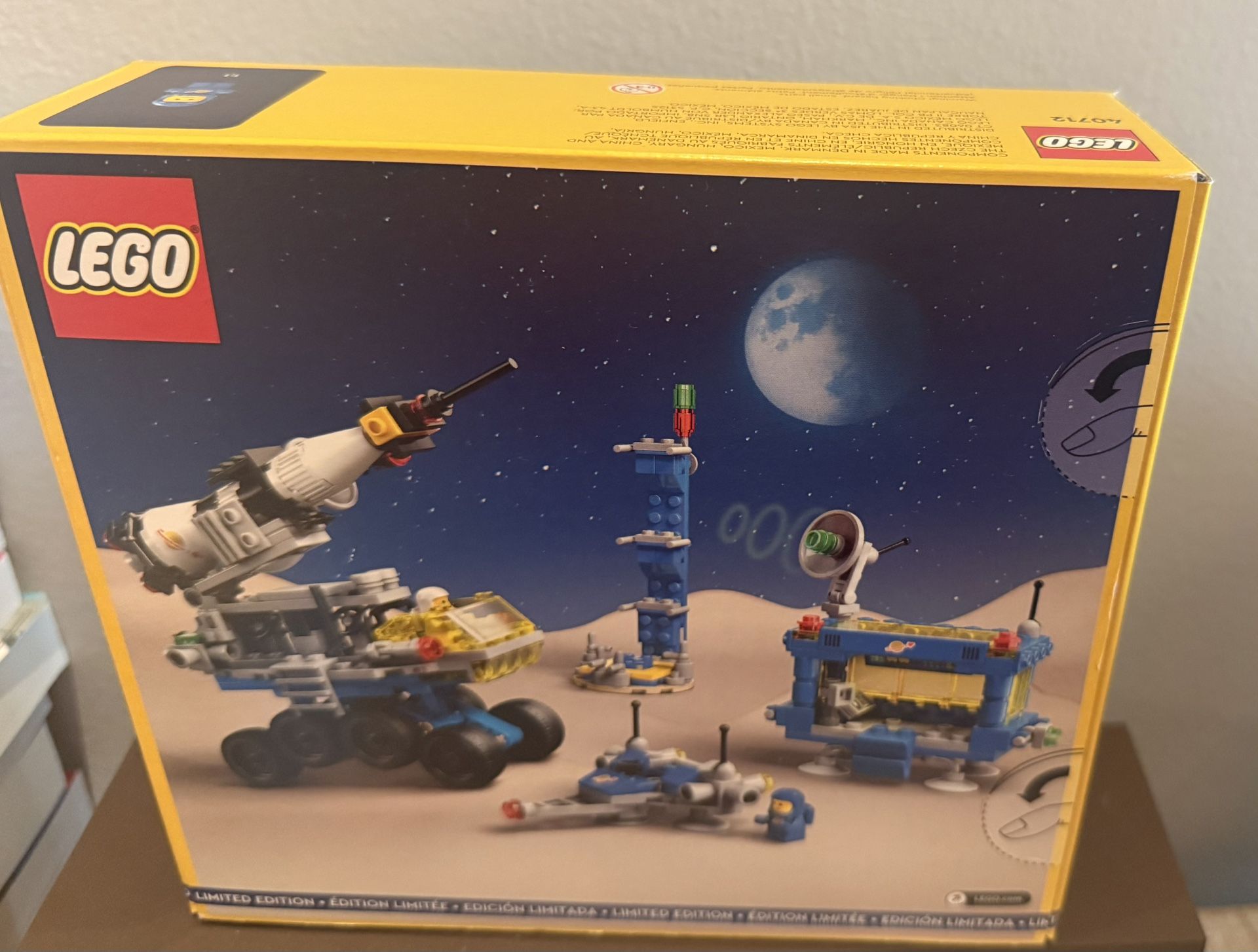 LEGO Micro Rocket Launchpad Set - Blue, White, Yellow - photo 2