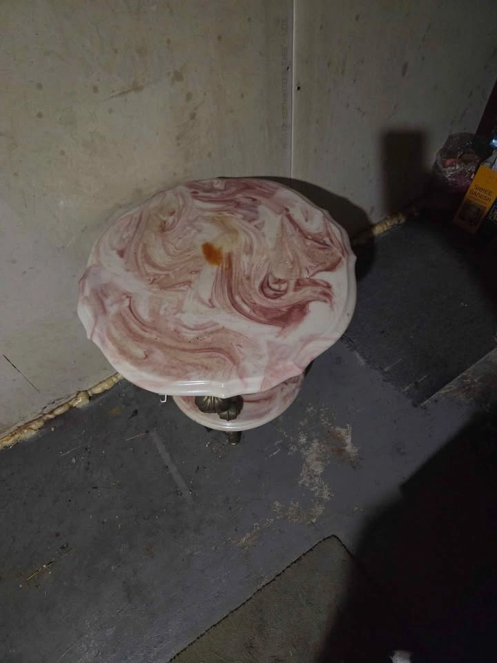 Pair of Vintage Pink Swirl Marble Top Side Table - photo 2