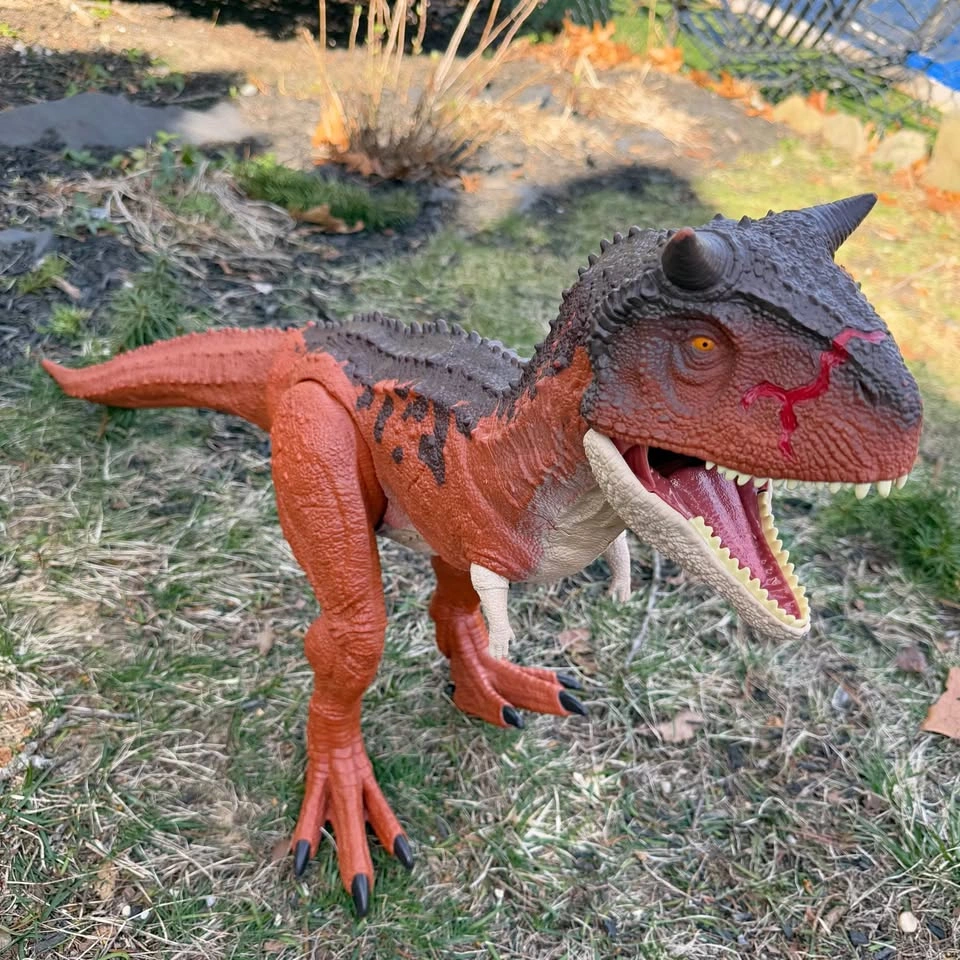 Mattel Jurassic World Camp Cretaceous Super Colossal Carnotaurus