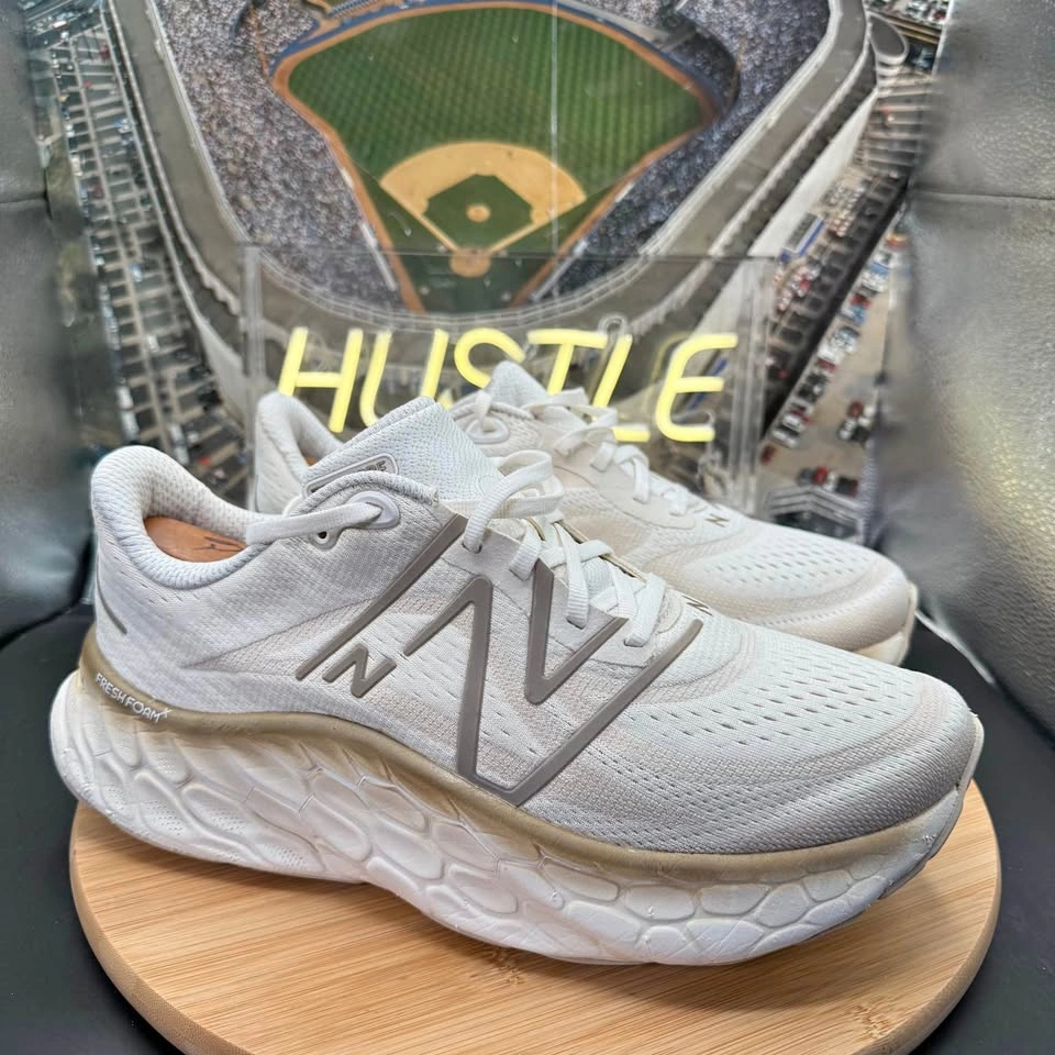 New Balance Fresh Foam X More V4 Women's Sz 11 2E (X-Wide)
