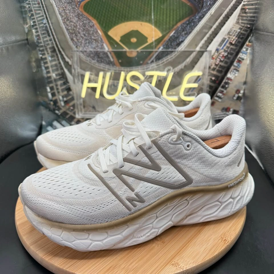 New Balance Fresh Foam X More V4 Women's Sz 11 2E (X-Wide) - photo 2