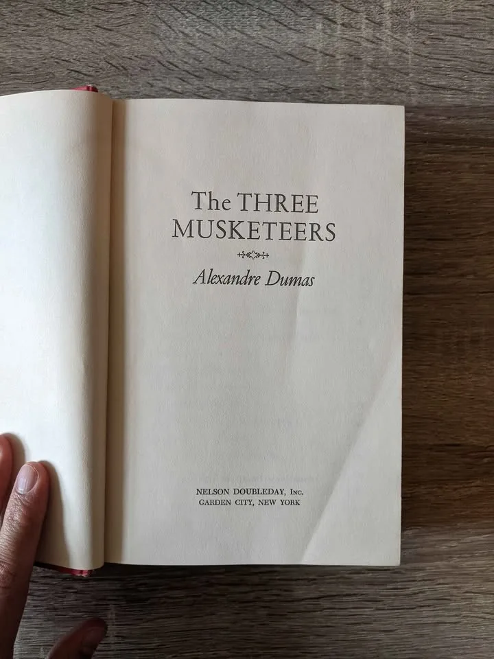 The Three Musketeers by Alexandre Dumas (Hardcover) image indicator(2)