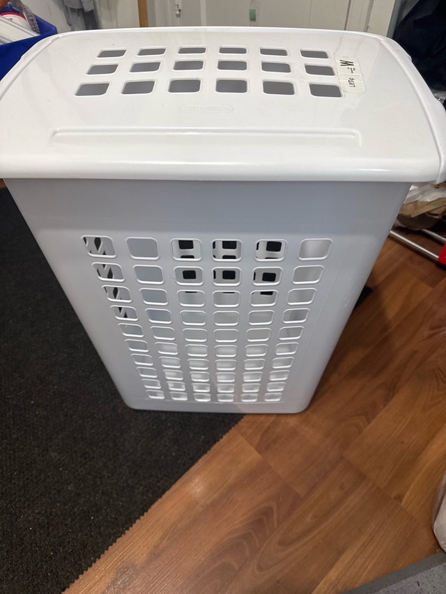 Sterilite Laundry Basket with Lift-Top Lid