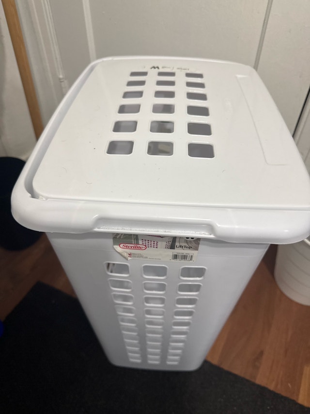 Sterilite Laundry Basket with Lift-Top Lid - photo 2