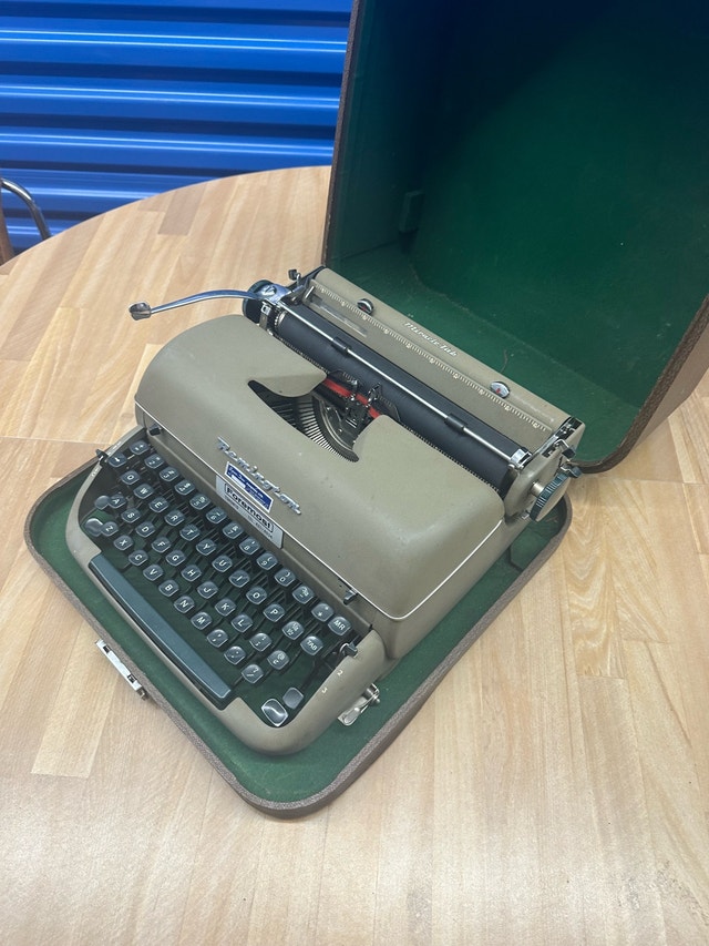 Vintage Remington Typewriter with Carrying Case