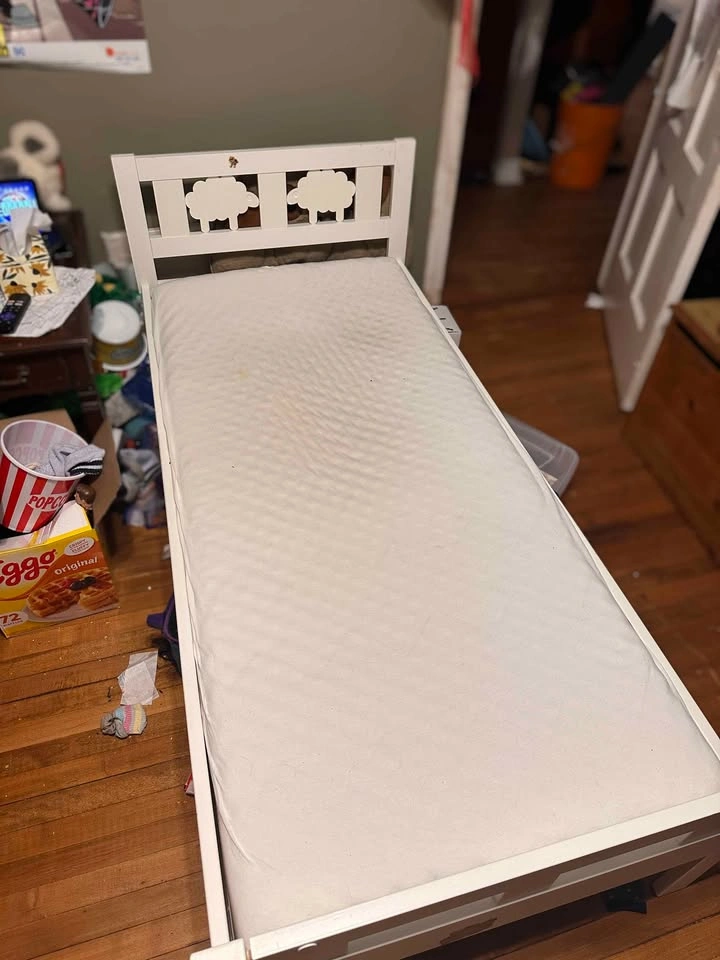 IKEA kids bed - photo 2