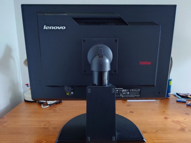 Lenovo 22in Widescreen LCD Monitor - photo 2
