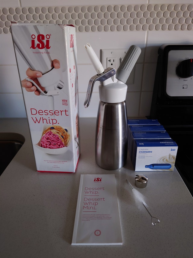 iSi Dessert Whip with NO2 Chargers