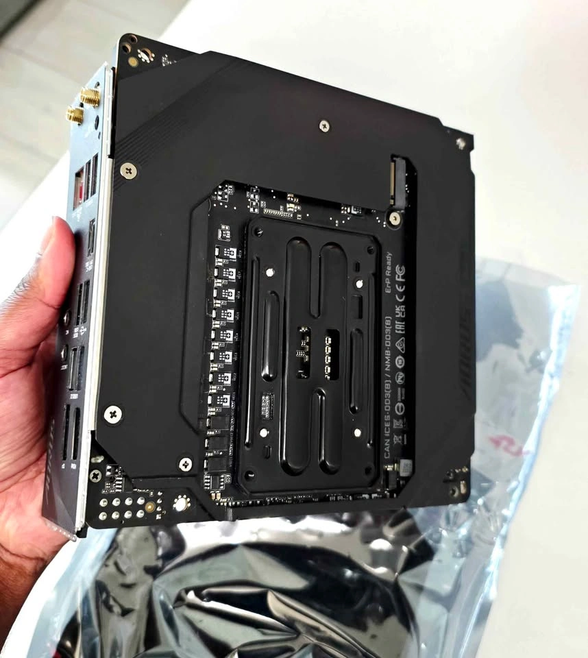 Gigabyte B650i Aorus Ultra AMD ITX Motherboard - photo 2