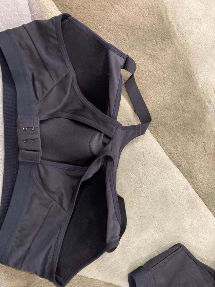 Victoria Secret Sports Bra 36C - photo 3