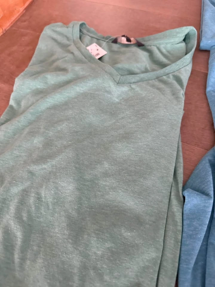 Men's T-Shirts V-Shape Extra Large New - photo 2