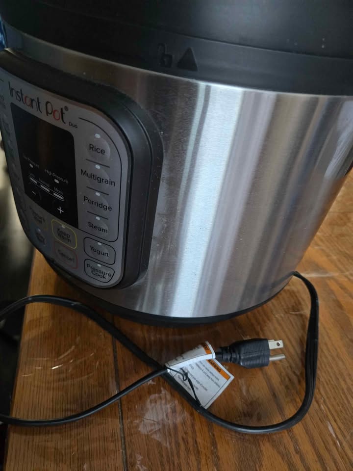 Instant Pot Duo 7 in 1 electric pressure cooker 8 Quart - photo 2