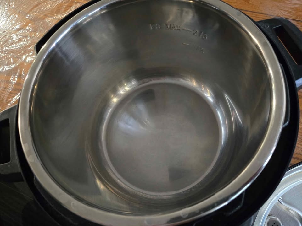 Instant Pot Duo 7 in 1 electric pressure cooker 8 Quart - photo 4