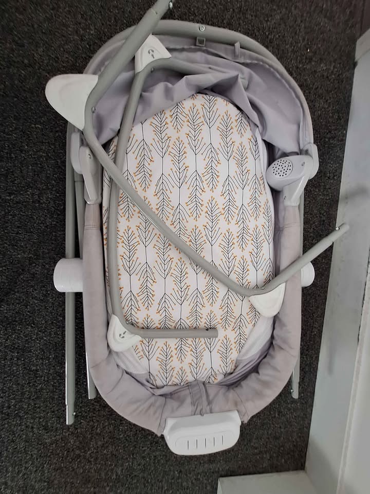 Fisher-Price Baby Crib/Bassinet with Music - photo 3