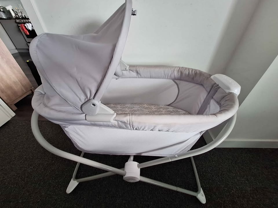 Fisher-Price Baby Crib/Bassinet with Music - photo 4