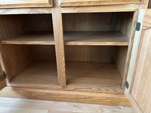 Solid Oak China Cabinet / Hutch & Buffet - photo 3