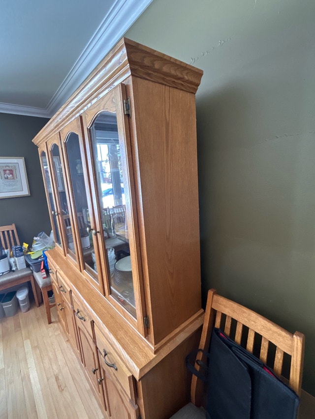 Solid Oak China Cabinet / Hutch & Buffet - photo 4
