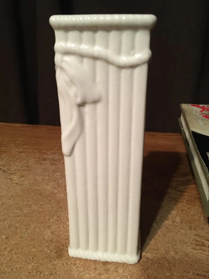 VINTAGE WHITE PILLAR FLORAL DESIGN VASE 8" - photo 2