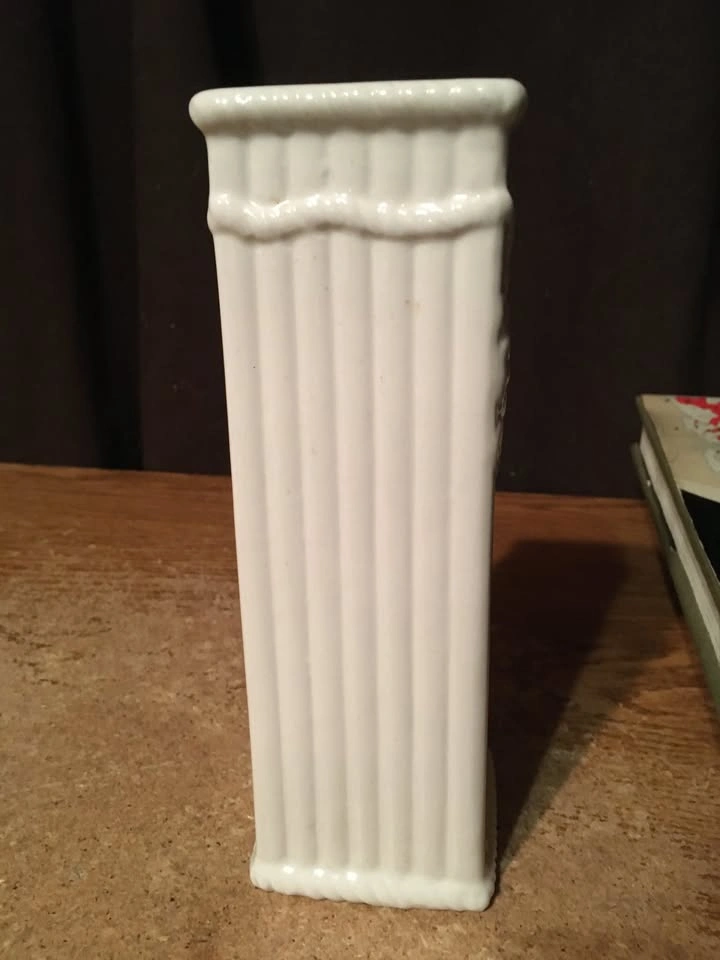VINTAGE WHITE PILLAR FLORAL DESIGN VASE 8" - photo 3