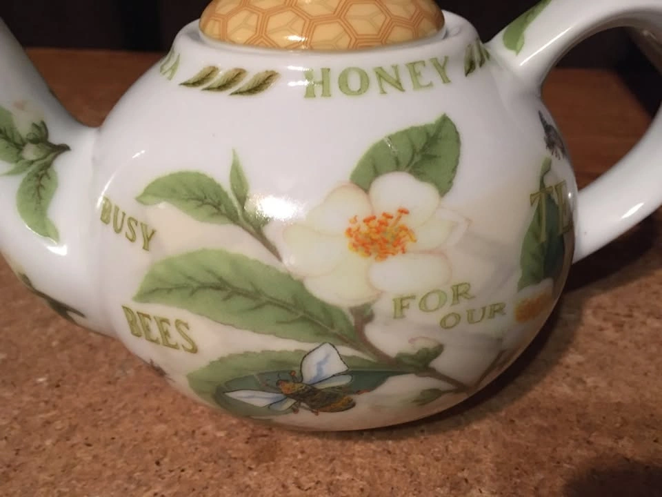 TEA & HONEY TEAPOT BUSY BEES BEE HIVE FLOWERS BY CARDEW DESIGN - photo 2